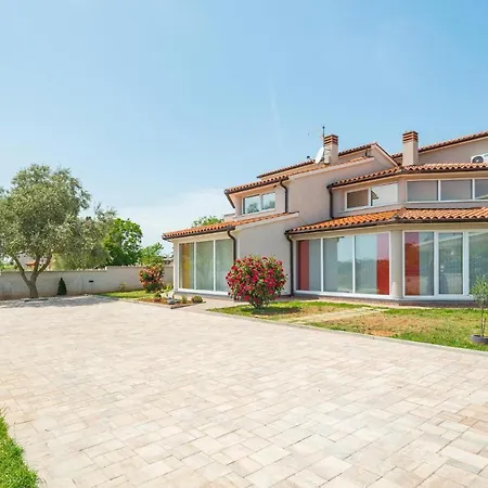 Awesome In With Kitchen Holiday home *