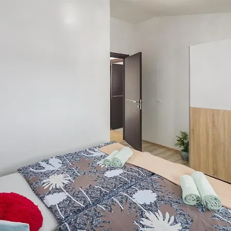 Awesome In With Kitchen Holiday home *
