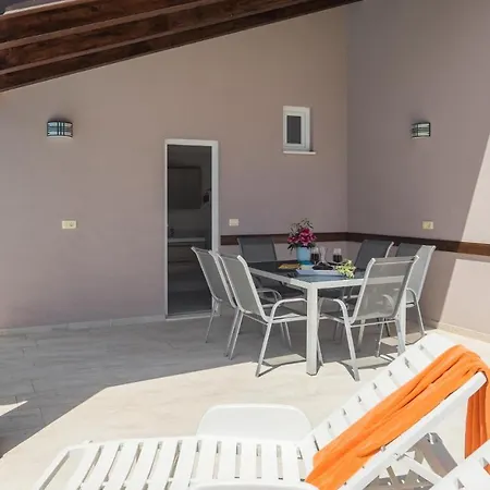 Awesome In With Kitchen Holiday home