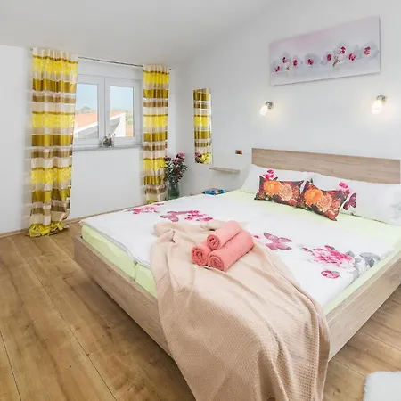 Awesome In With Kitchen Holiday home