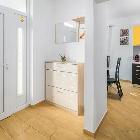 Awesome In With Kitchen Holiday home *
