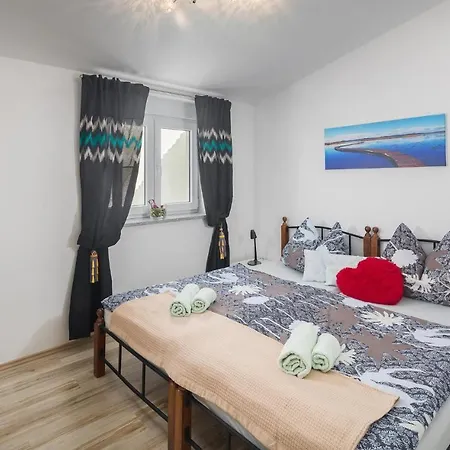 Awesome In With Kitchen Holiday home