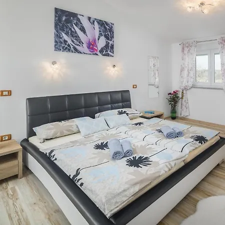 Awesome In With Kitchen Holiday home *